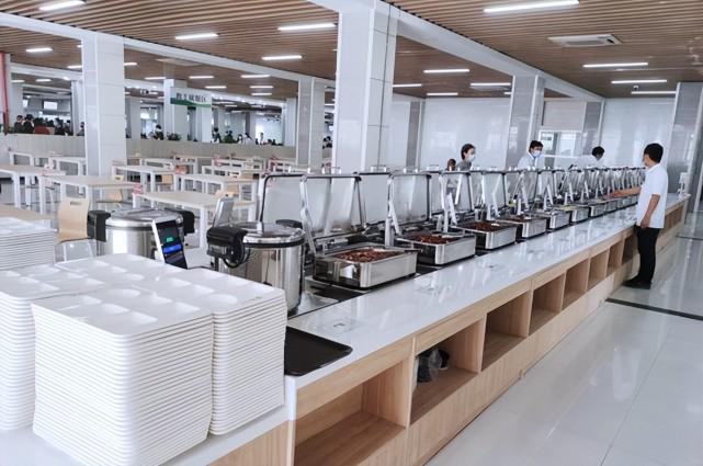 推動智能食堂信息管理更新改造，提升餐飲服務體驗——以婚慶禮儀服務為例的融合創新